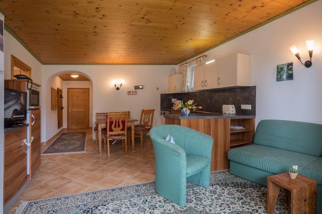 Landhaus Charlotte Am Geigenbuehel -Apartments ゼーフェルト・イン・チロル エクステリア 写真