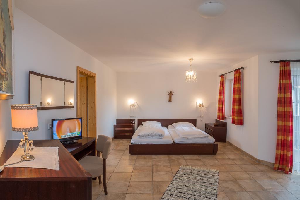 Landhaus Charlotte Am Geigenbuehel -Apartments ゼーフェルト・イン・チロル エクステリア 写真