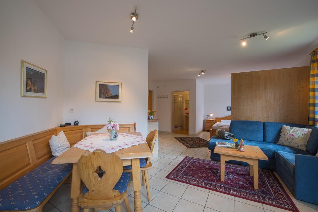 Landhaus Charlotte Am Geigenbuehel -Apartments ゼーフェルト・イン・チロル エクステリア 写真