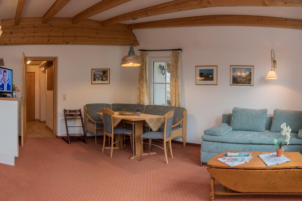 Landhaus Charlotte Am Geigenbuehel -Apartments ゼーフェルト・イン・チロル エクステリア 写真