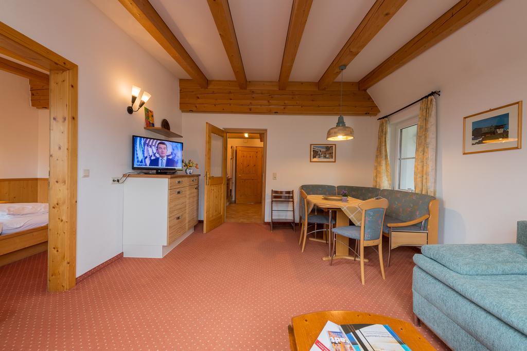 Landhaus Charlotte Am Geigenbuehel -Apartments ゼーフェルト・イン・チロル エクステリア 写真