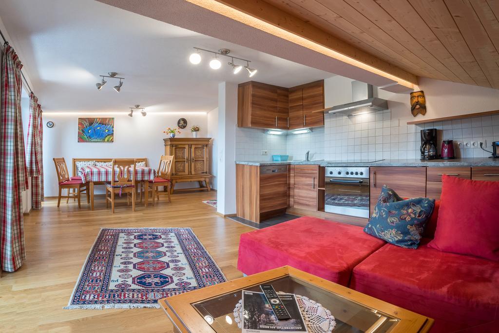 Landhaus Charlotte Am Geigenbuehel -Apartments ゼーフェルト・イン・チロル エクステリア 写真