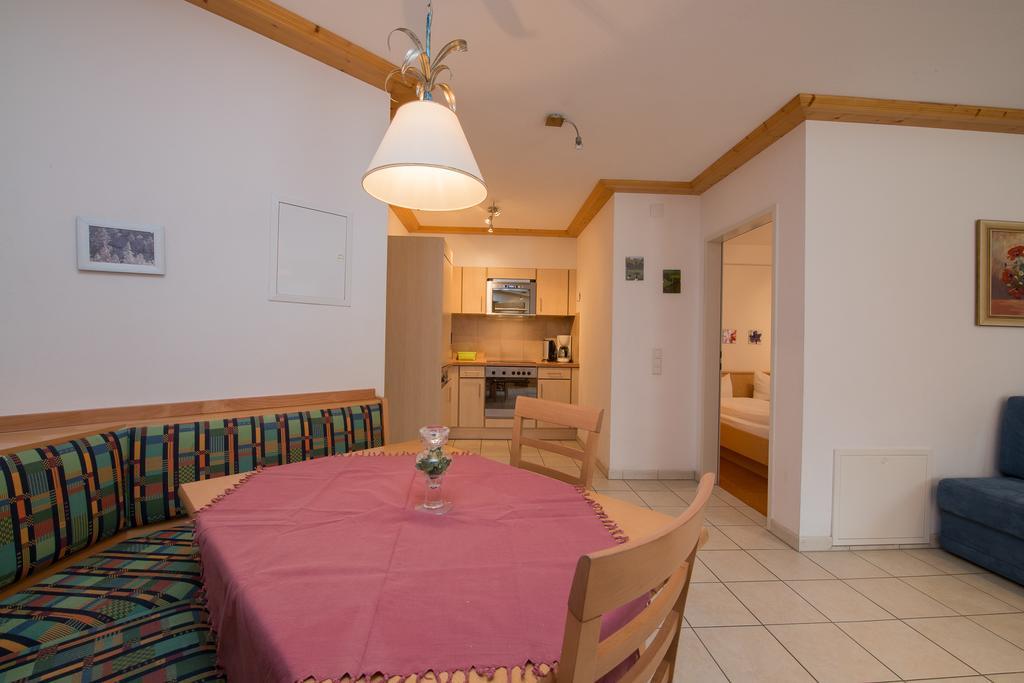 Landhaus Charlotte Am Geigenbuehel -Apartments ゼーフェルト・イン・チロル エクステリア 写真