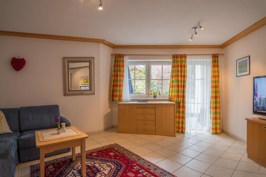 Landhaus Charlotte Am Geigenbuehel -Apartments ゼーフェルト・イン・チロル エクステリア 写真