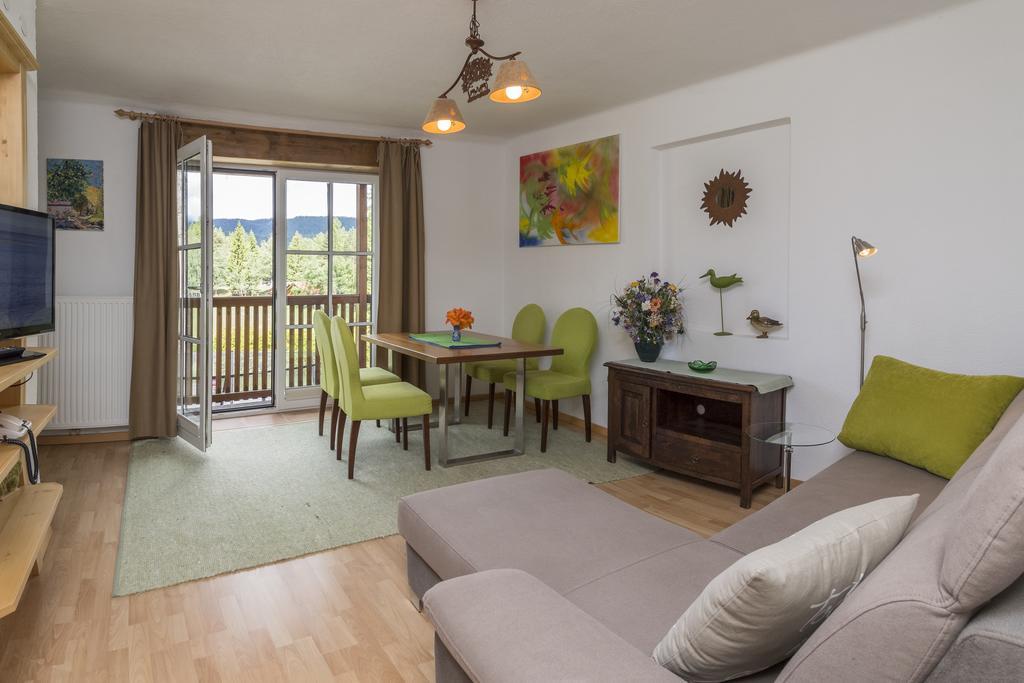 Landhaus Charlotte Am Geigenbuehel -Apartments ゼーフェルト・イン・チロル エクステリア 写真