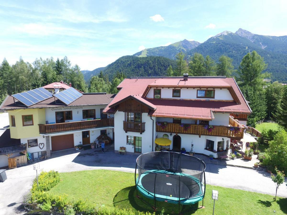 Landhaus Charlotte Am Geigenbuehel -Apartments ゼーフェルト・イン・チロル エクステリア 写真