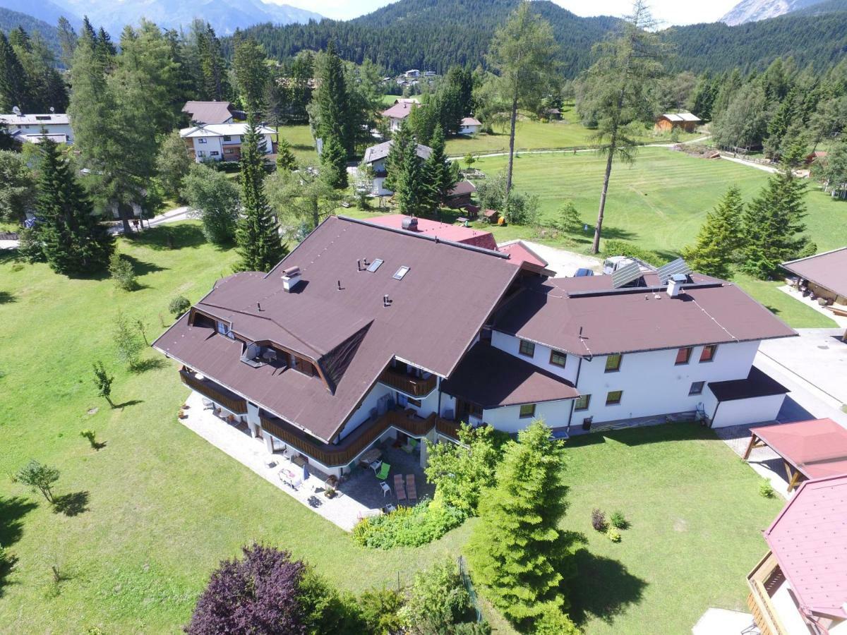 Landhaus Charlotte Am Geigenbuehel -Apartments ゼーフェルト・イン・チロル エクステリア 写真