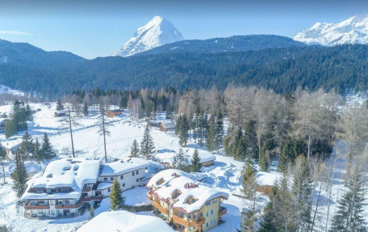 Landhaus Charlotte Am Geigenbuehel -Apartments ゼーフェルト・イン・チロル エクステリア 写真