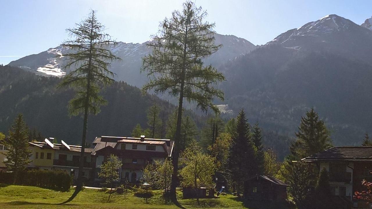Landhaus Charlotte Am Geigenbuehel -Apartments ゼーフェルト・イン・チロル エクステリア 写真